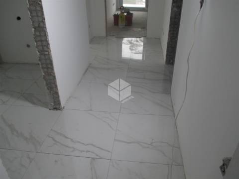 GALA/S.Pedro _ Apartamento novo com aparcamento na cave  Localizado na freguesia de São Pedro, local