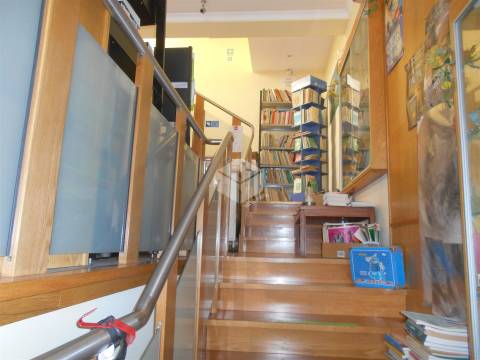 PRÉDIO NA BAIXA DA CIDADE- ZONA ARU