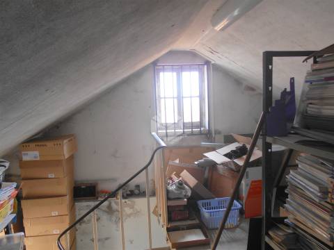 PRÉDIO NA BAIXA DA CIDADE- ZONA ARU