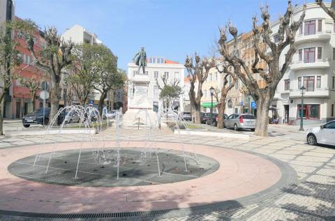 PRÉDIO NA BAIXA DA CIDADE- ZONA ARU