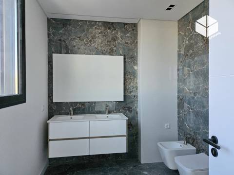 VISTA CIDADE E MAR, MORADIA M5 COM PISCINA EM BUARCOS