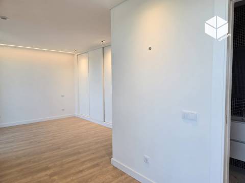 VISTA CIDADE E MAR, MORADIA M5 COM PISCINA EM BUARCOS