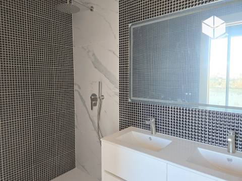 VISTA CIDADE E MAR, MORADIA M5 COM PISCINA EM BUARCOS