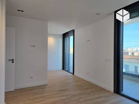 VISTA CIDADE E MAR, MORADIA M5 COM PISCINA EM BUARCOS