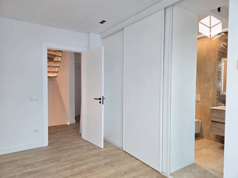 VISTA CIDADE E MAR, MORADIA M5 COM PISCINA EM BUARCOS