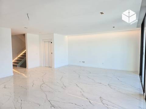 VISTA CIDADE E MAR, MORADIA M5 COM PISCINA EM BUARCOS