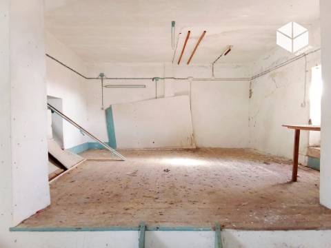 VINHA DA RAINHA- PRÉDIO 295M2