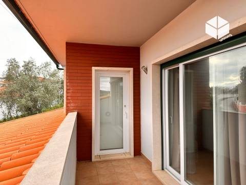 Moradia T4 com Piscina (1548m2)