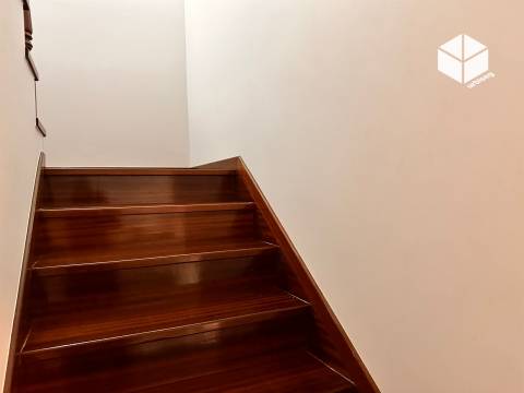 Moradia T4 com Piscina (1548m2)