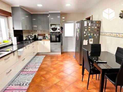 Moradia T4 com Piscina (1548m2)