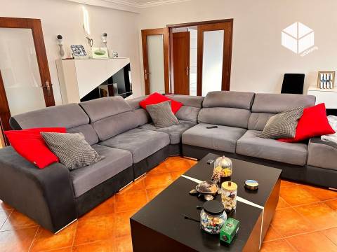 Moradia T4 com Piscina (1548m2)