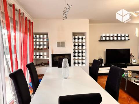 Moradia T4 com Piscina (1548m2)