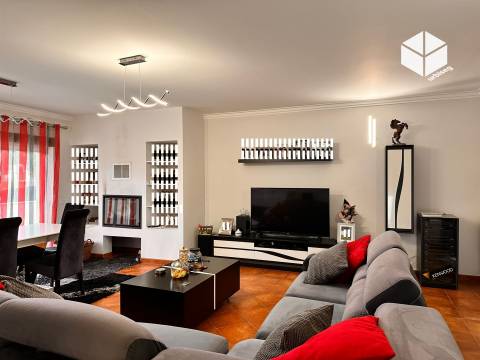 Moradia T4 com Piscina (1548m2)