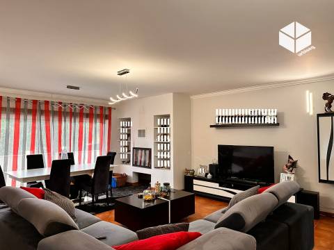 Moradia T4 com Piscina (1548m2)