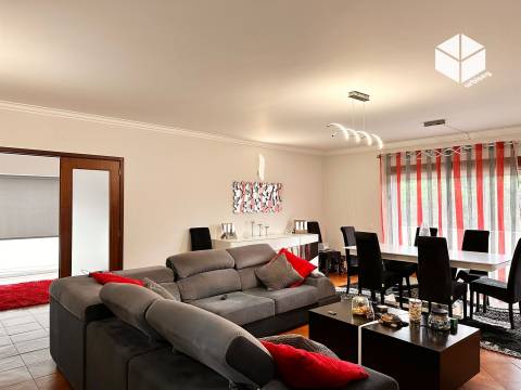 Moradia T4 com Piscina (1548m2)