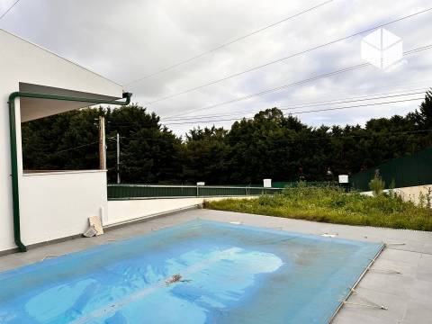 Moradia T4 com Piscina (1548m2)