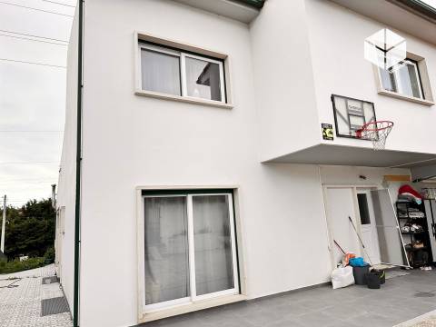 Moradia T4 com Piscina (1548m2)