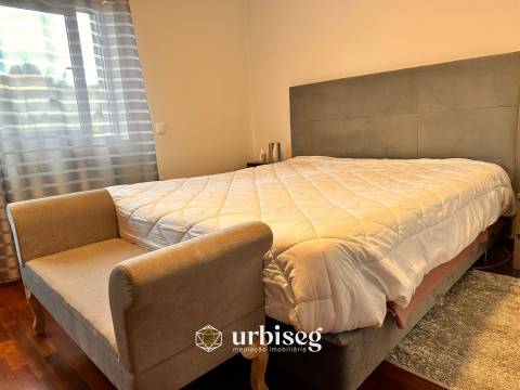 Moradia T4 com Piscina e Imenso Espaço a 5 Minutos do Centro