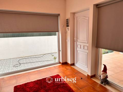 Moradia T4 com Piscina e Imenso Espaço a 5 Minutos do Centro