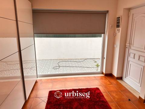 Moradia T4 com Piscina e Imenso Espaço a 5 Minutos do Centro