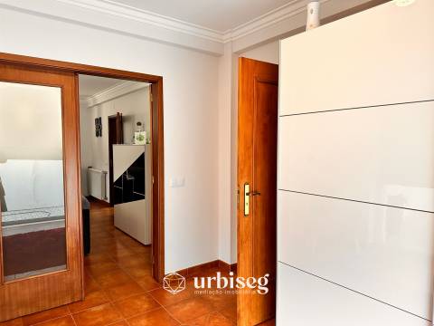Moradia T4 com Piscina e Imenso Espaço a 5 Minutos do Centro