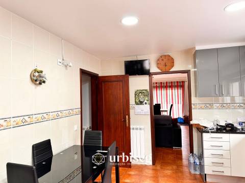Moradia T4 com Piscina e Imenso Espaço a 5 Minutos do Centro