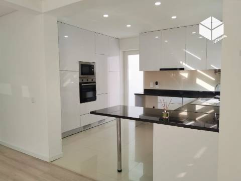 Figueira da Foz- Buarcos  | ANDAR MORADIA T3+ TERRAÇO+GARAGEM