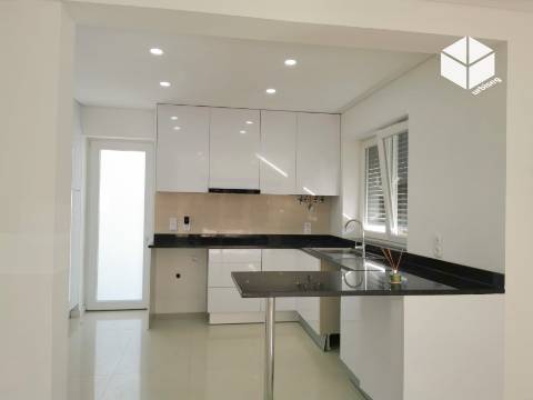 Figueira da Foz- Buarcos  | ANDAR MORADIA T3+ TERRAÇO+GARAGEM