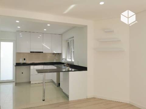 Figueira da Foz- Buarcos  | ANDAR MORADIA T3+ TERRAÇO+GARAGEM