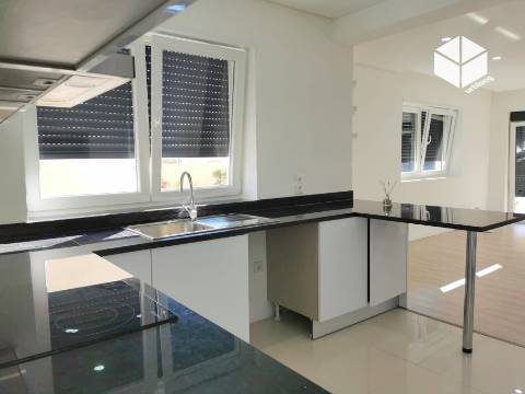 Figueira da Foz- Buarcos  | ANDAR MORADIA T3+ TERRAÇO+GARAGEM