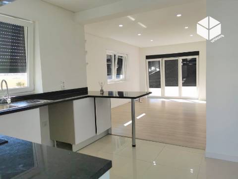 Figueira da Foz- Buarcos  | ANDAR MORADIA T3+ TERRAÇO+GARAGEM