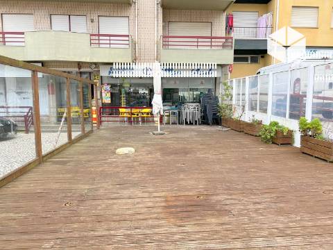 Venda de Comércio em Buarcos – Oportunidade Única na Praia.