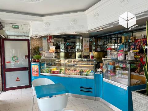 Venda de Comércio em Buarcos – Oportunidade Única na Praia.