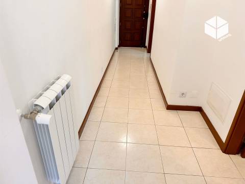 CARAS DIREITAS/Jardim de Buarcos_ Apartamento T1K COM TERRAÇO