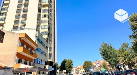 CARAS DIREITAS/Jardim de Buarcos_ Apartamento T1K COM TERRAÇO