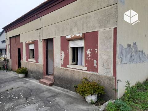 Moradia T3 no centro do Paião- 3112m2