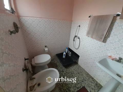 Moradia T3 com Terreno de 3112 m² no Centro do Paião, Oportunidade com Enorme Potencial