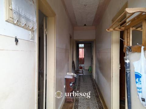 Moradia T3 com Terreno de 3112 m² no Centro do Paião, Oportunidade com Enorme Potencial