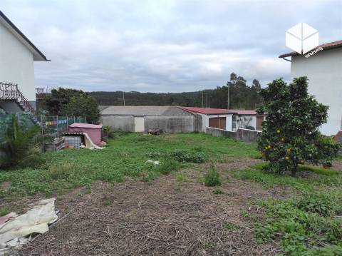 TERRENO URBANO no Centro da Povoação
