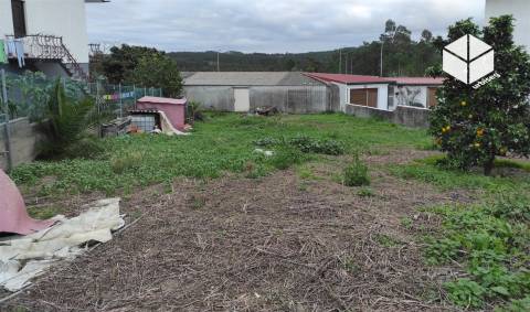 TERRENO URBANO no Centro da Povoação