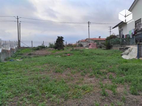 TERRENO URBANO no Centro da Povoação