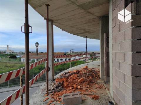 T3- GALA/S.PEDRO _ APARTAMENTO NOVO COM APARCAMENTO NA CAVE