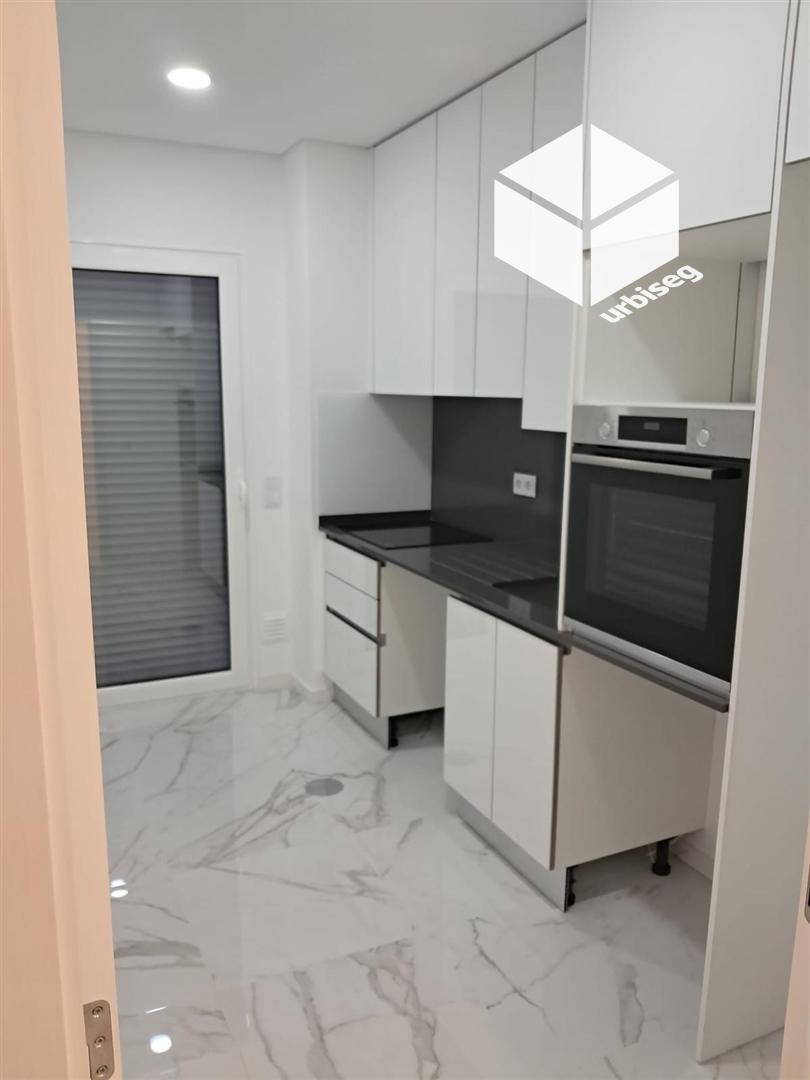 T3 - GALA/S.PEDRO _ APARTAMENTO NOVO COM APARCAMENTO NA CAVE