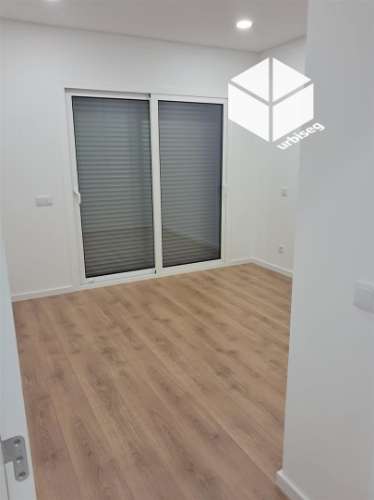 T3 - GALA/S.PEDRO _ APARTAMENTO NOVO COM APARCAMENTO NA CAVE