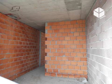 T2_ GALA/S.PEDRO _ APARTAMENTO NOVO COM APARCAMENTO NA CAVE