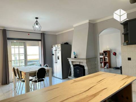 A 144 DA SALMANHA  – Moradia T4 de 3 pisos