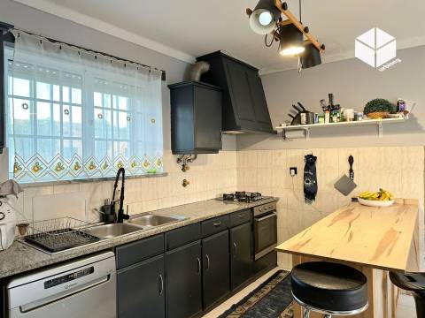 A 144 DA SALMANHA  – Moradia T4 de 3 pisos