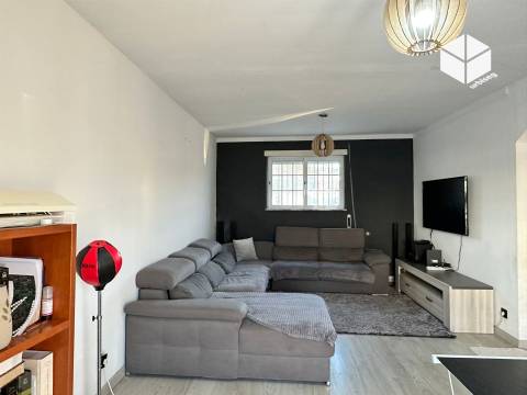 A 144 DA SALMANHA  – Moradia T4 de 3 pisos