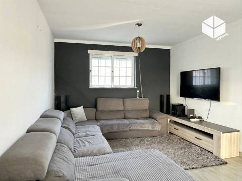 A 144 DA SALMANHA  – Moradia T4 de 3 pisos