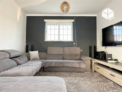 A 144 DA SALMANHA  – Moradia T4 de 3 pisos